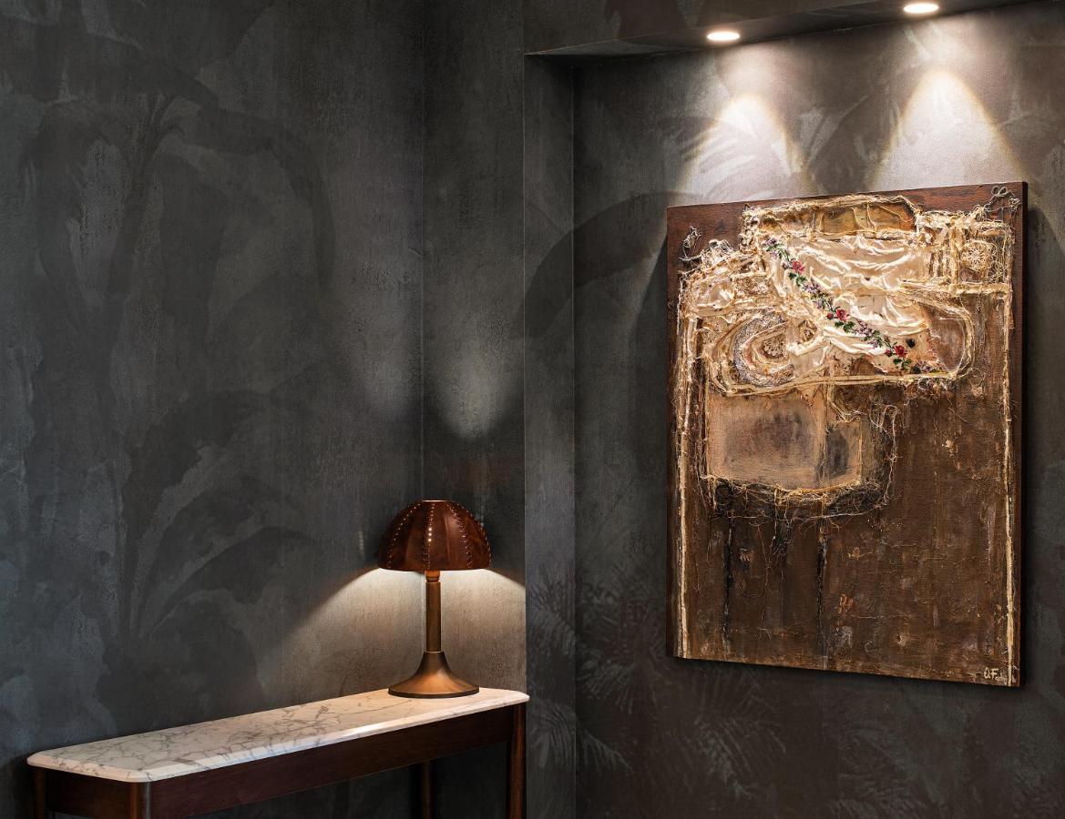 The Artisan Istanbul Mgallery Exterior foto A wall with a decorative finish
