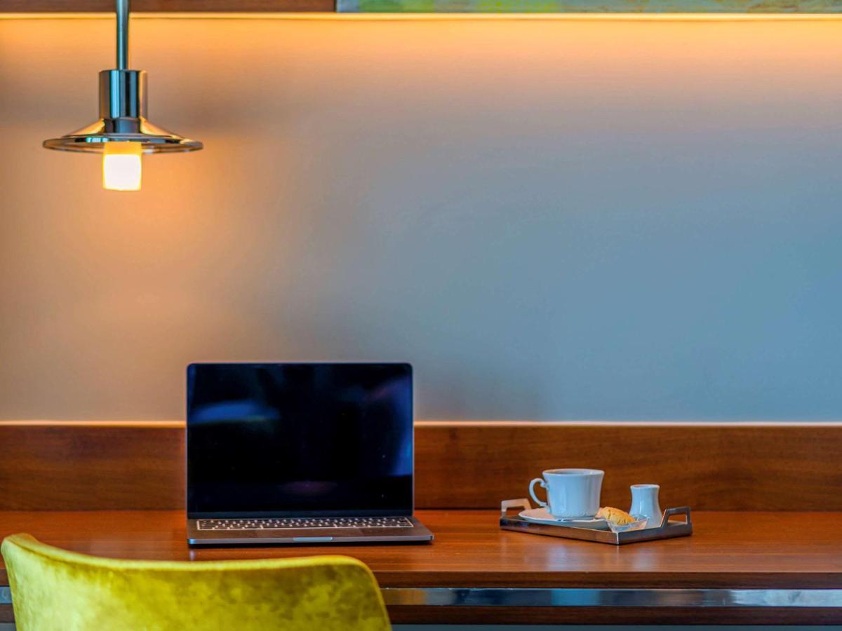 The Artisan Istanbul Mgallery Exterior foto A work desk in a hotel room