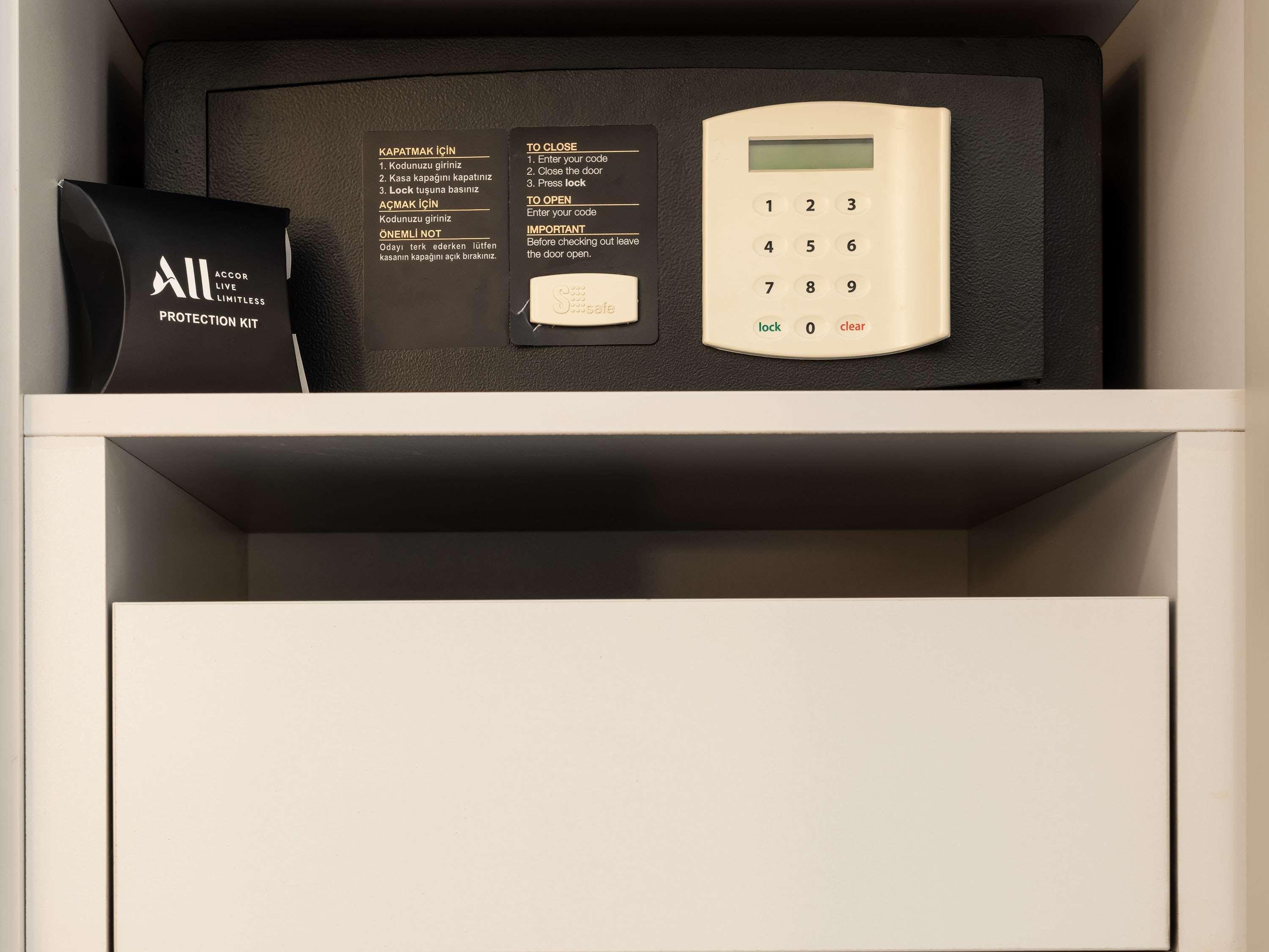 The Artisan Istanbul Mgallery Exterior foto A safe in a hotel room