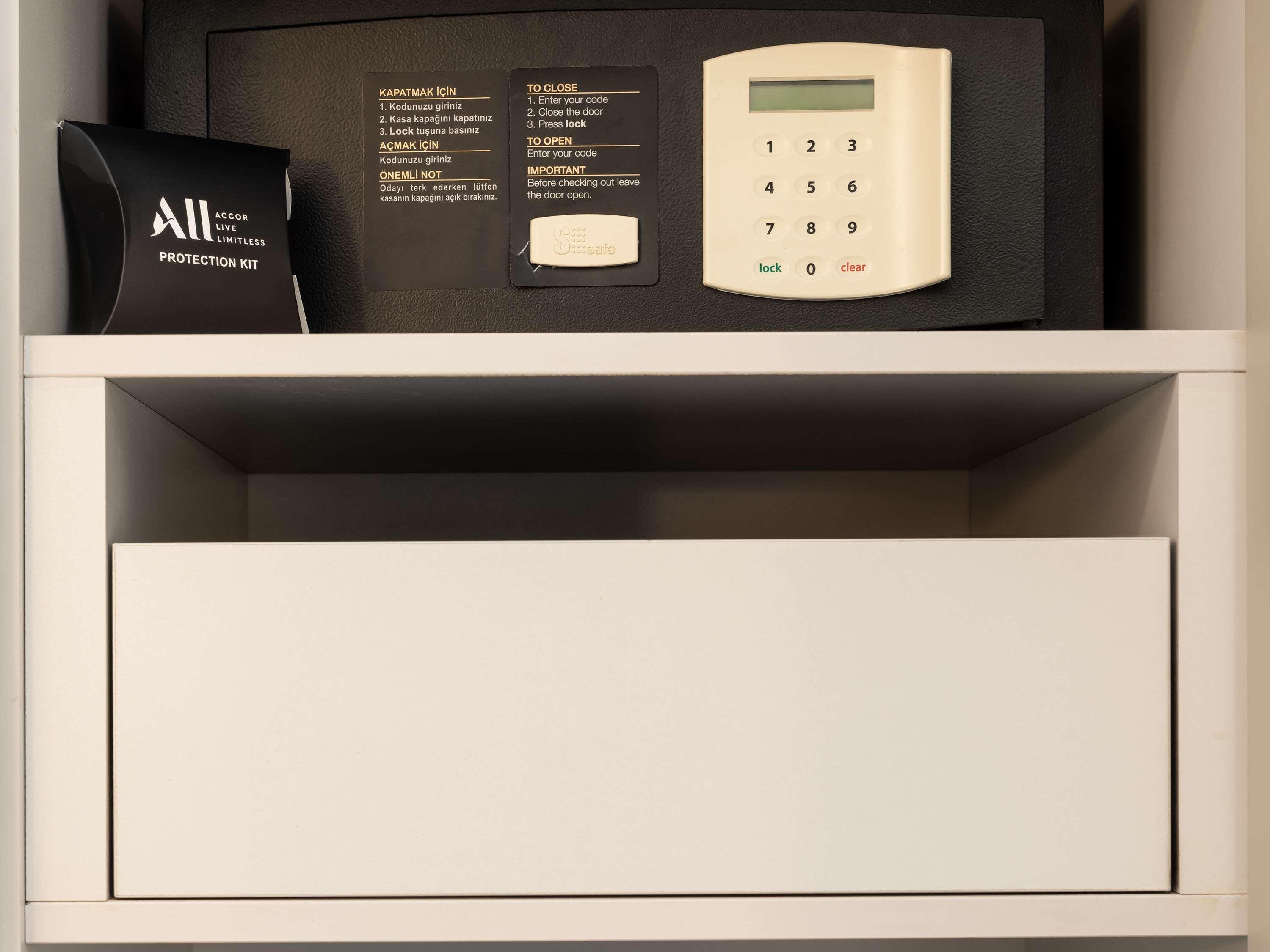 The Artisan Istanbul Mgallery Exterior foto A safe in a hotel room