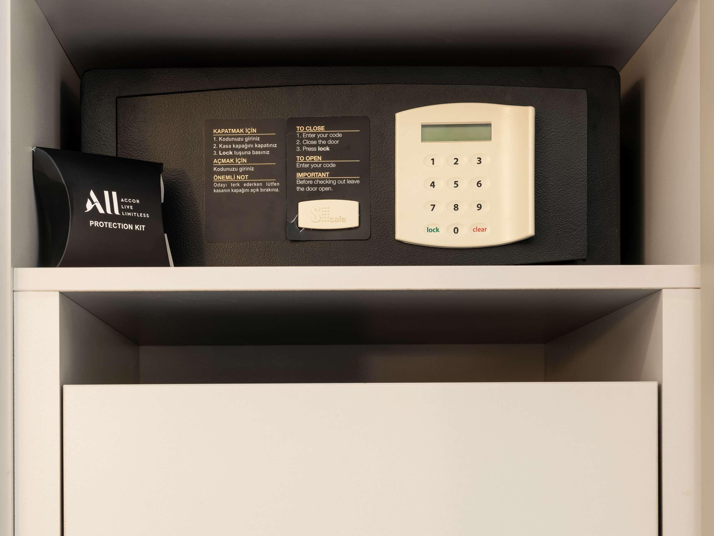 The Artisan Istanbul Mgallery Exterior foto A safe in a hotel room