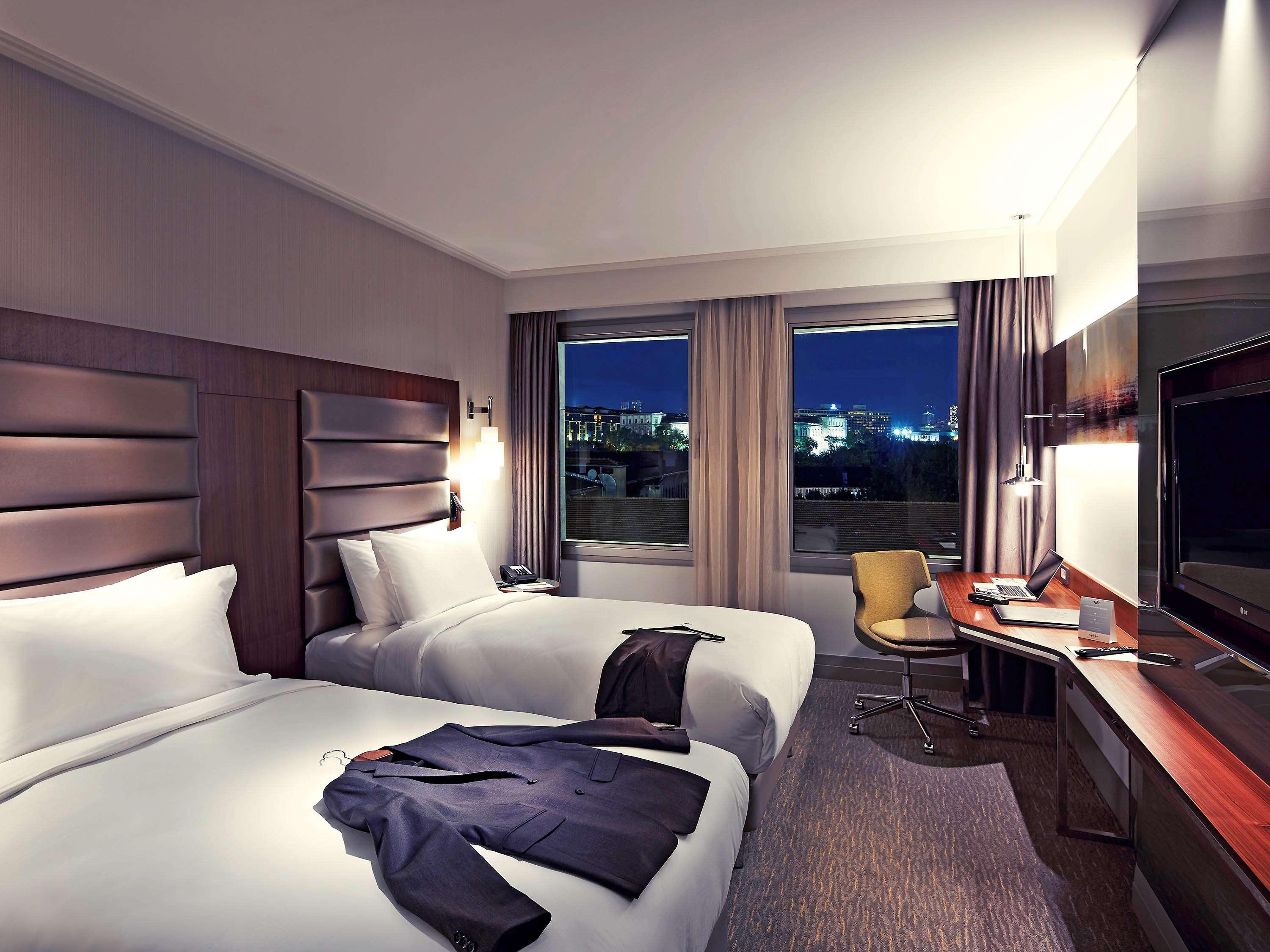 The Artisan Istanbul Mgallery Exterior foto A typical room at the Novotel London West