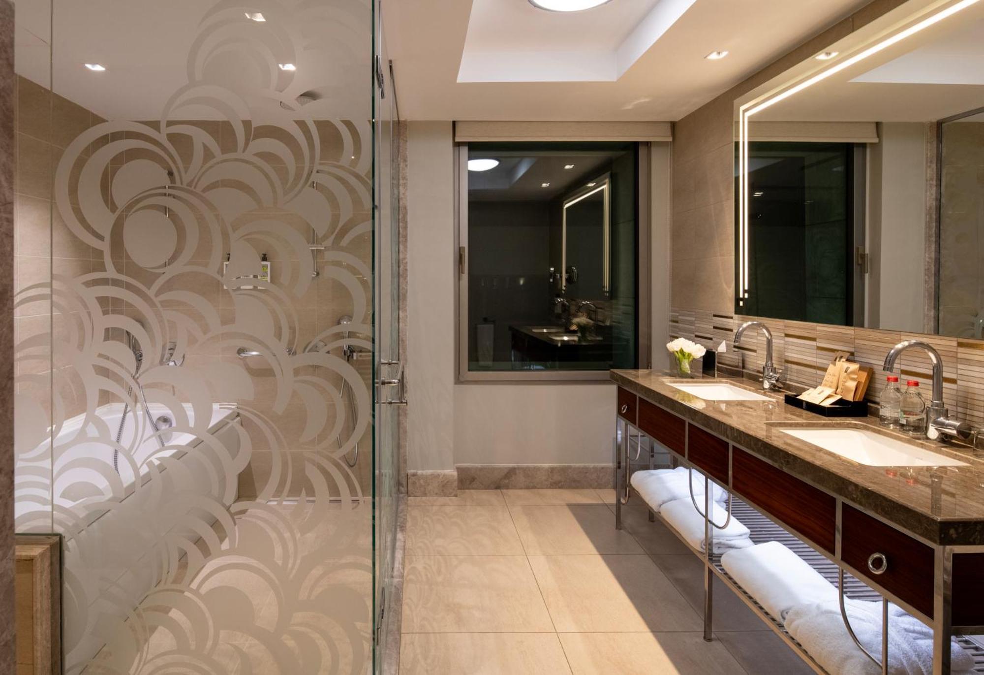 The Artisan Istanbul Mgallery Exterior foto A bathroom in a hotel